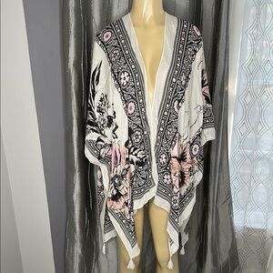 Nine West shawl women’s OS wrap vest ivory pink floral rayon fringe Spring Beach